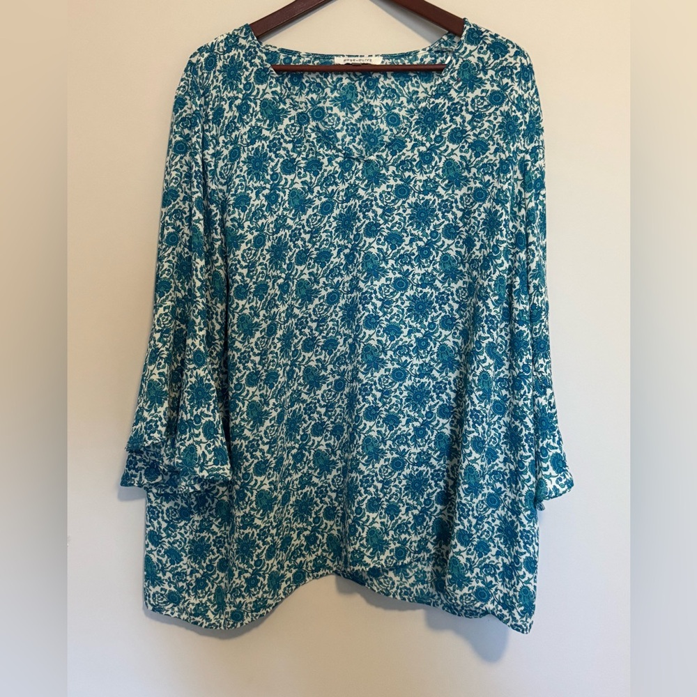Rose + Olive V Neck 2X Blouse Tunic Top Women's Blue Floral Lagenlook Bell Light